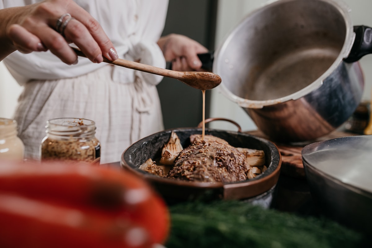 Nutritionist explaining healthy cooking principles